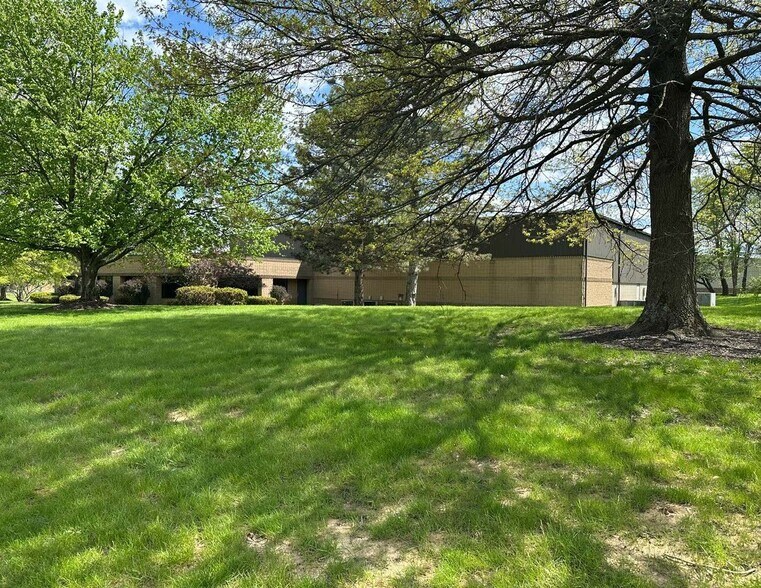 9107 Pleasantwood Ave NW, North Canton, OH à vendre - Photo du bâtiment - Image 1 de 9
