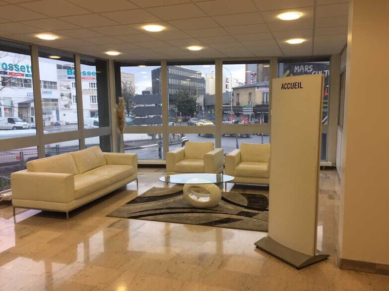 Office in Bagnolet for lease - Lobby - Image 2 of 10