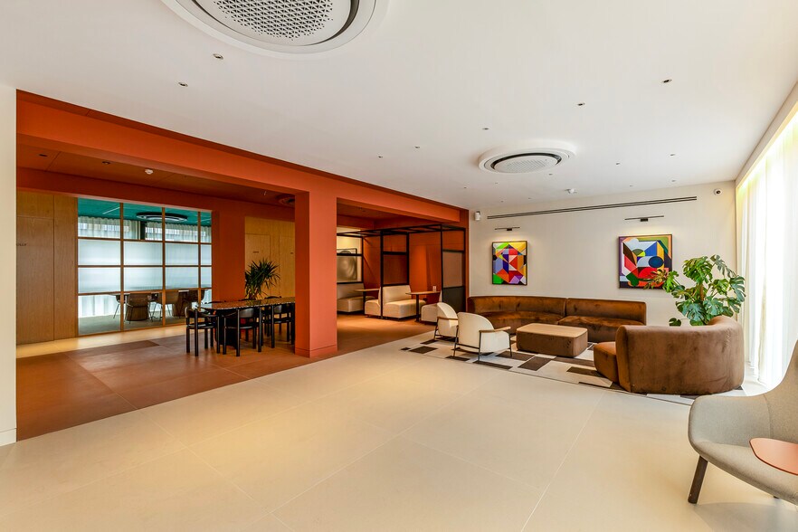 192-198 Vauxhall Bridge Rd, London for lease - Building Photo - Image 3 of 9