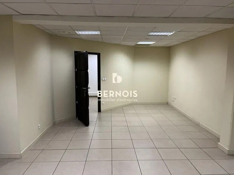 Bureau dans Toulon à louer - Photo du bâtiment - Image 2 de 14
