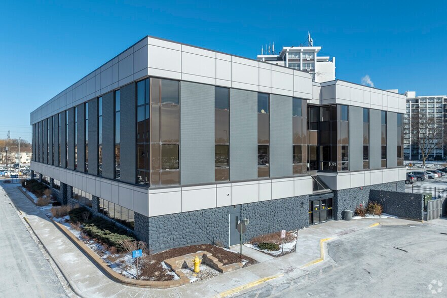 8901 Golf Rd, Des Plaines, IL à louer - Photo du bâtiment - Image 3 de 12