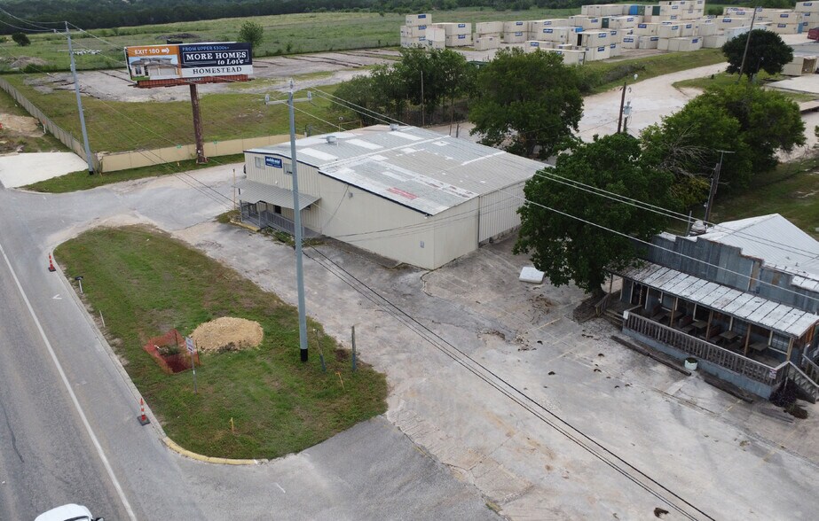 18780 IH 35 N, Schertz, TX à vendre - Photo du bâtiment - Image 2 de 7