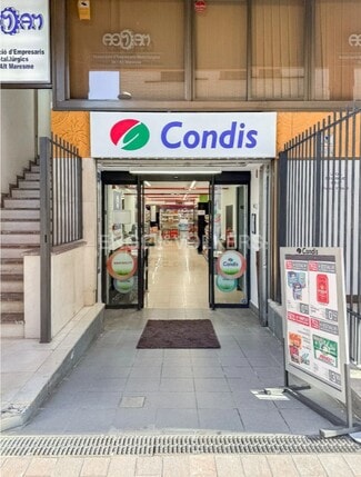 Plus de détails pour Multi-résidentiel à vendre