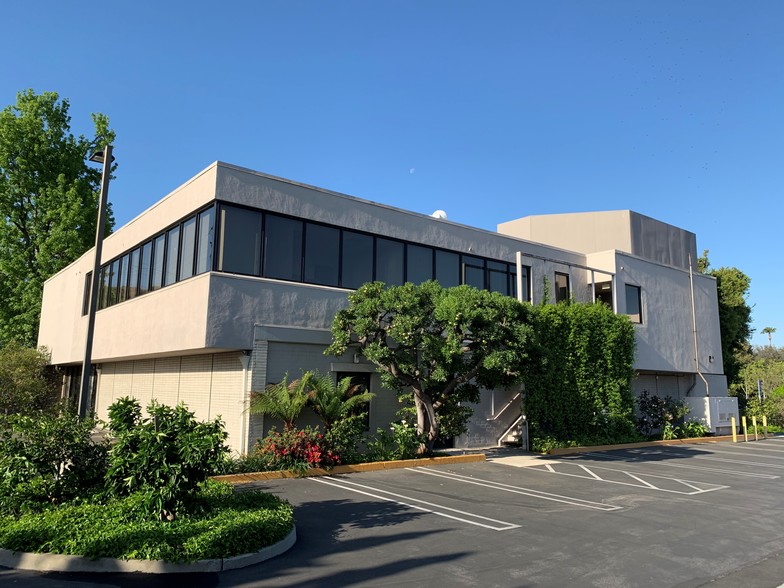 241 Lombard St, Thousand Oaks, CA for lease - Building Photo - Image 2 of 5