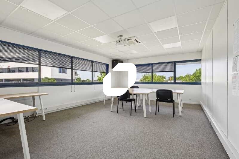 Office in Mérignac for lease Interior Photo- Image 1 of 7