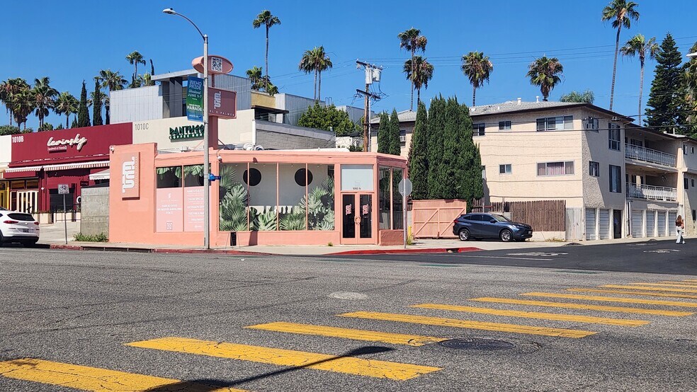 1000 N Fairfax Ave, West Hollywood, CA à vendre - Photo du bâtiment - Image 1 de 13