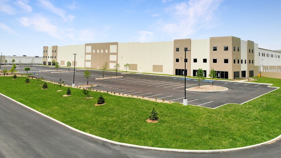 3905 Commerce Center Blvd, Bethlehem, PA à louer - Photo du bâtiment - Image 1 de 17