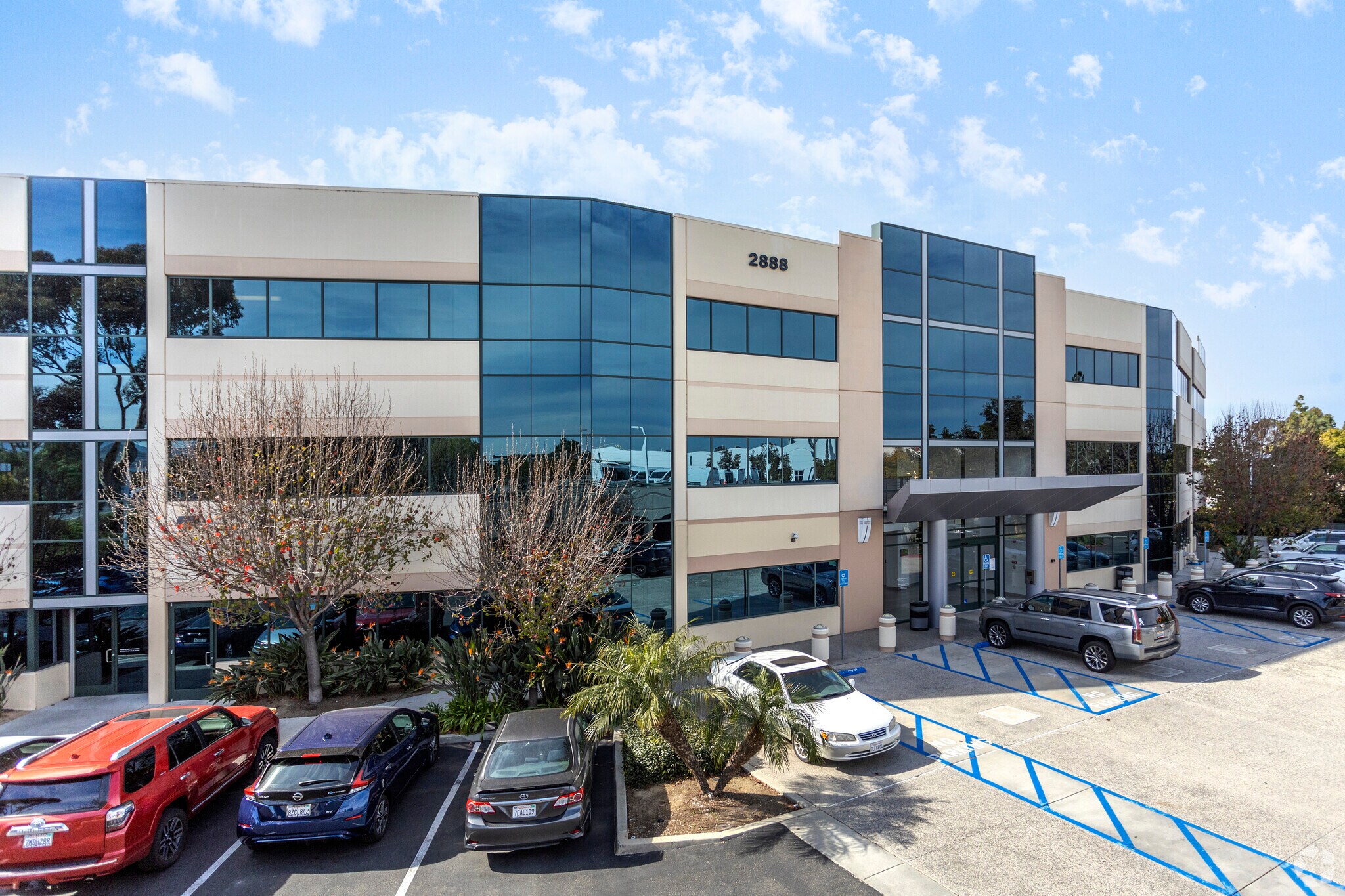 2888 Loker Ave E, Carlsbad, CA à louer Photo du bâtiment- Image 1 de 12