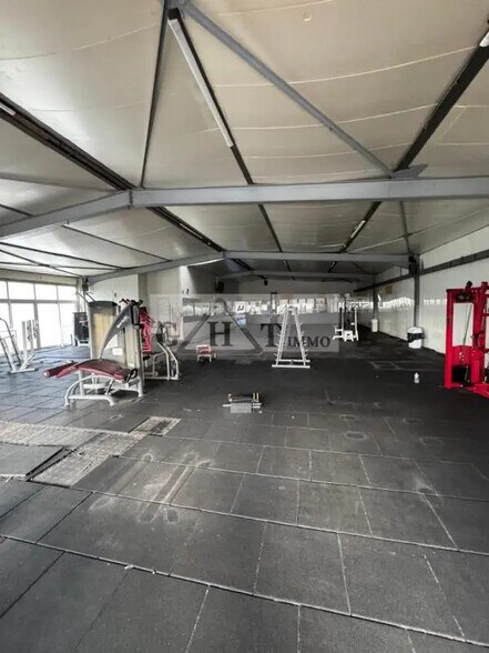 Industrial in Neuilly-sur-Marne for lease - Building Photo - Image 1 of 4