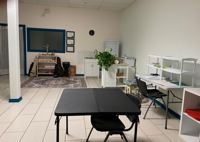 10209B 100 Av, Fort Saskatchewan, AB for lease Interior Photo- Image 1 of 4