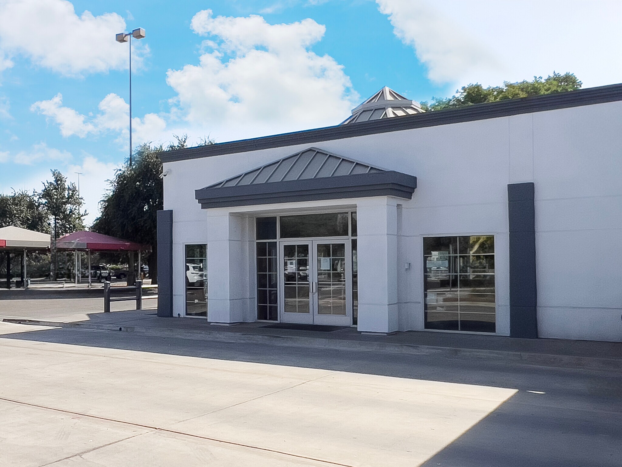 1697 W Lacey Blvd, Hanford, CA à louer Photo principale- Image 1 de 26