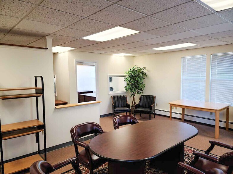 114 State Rd, Sagamore Beach, MA à vendre - Photo du bâtiment - Image 3 de 23