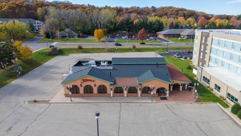 4207 Oakwood Hills Pkwy, Eau Claire, WI for sale - Building Photo - Image 1 of 22