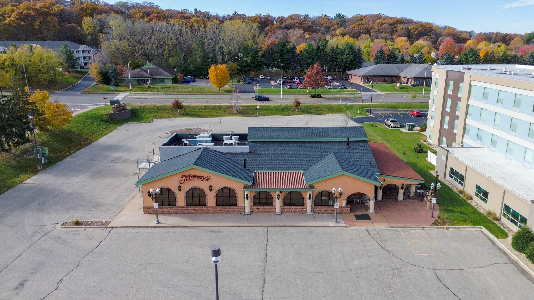 4207 Oakwood Hills Pkwy, Eau Claire, WI à vendre Photo du bâtiment- Image 1 de 23