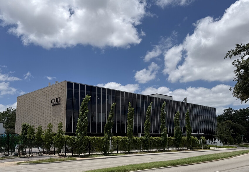 4525 Lemmon Ave, Dallas, TX for lease - Building Photo - Image 2 of 11