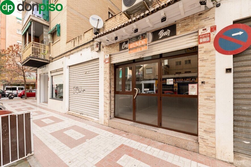Calle Pintor Ismael de la Serna, 12, Granada, Granada à vendre - Photo du bâtiment - Image 2 de 21