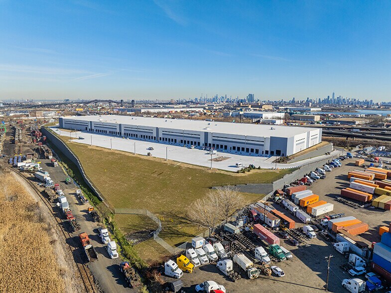 105-161 Hyatt Ave, Newark, NJ à louer - Photo du bâtiment - Image 1 de 16