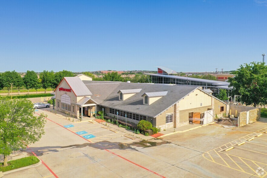 1801 S Main St, Keller, TX à louer - Photo du bâtiment - Image 3 de 4