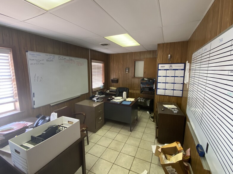 2306 E Broadway St, Sweetwater, TX for lease - Building Photo - Image 2 of 36