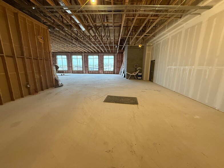 495 S Gloster St, Tupelo, MS for lease - Interior Photo - Image 2 of 10