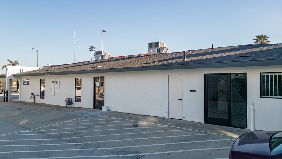 2077 Harbor Blvd, Costa Mesa, CA à louer - Photo du bâtiment - Image 1 de 3