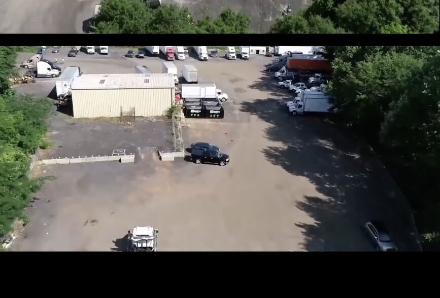 471 S Cemetery St, Norcross, GA for lease - Building Photo - Image 3 of 4