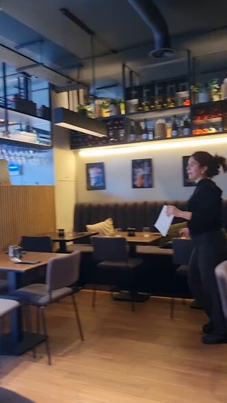 4A-7 Upper St, London for lease - Commercial Listing Video - Image 2 of 17