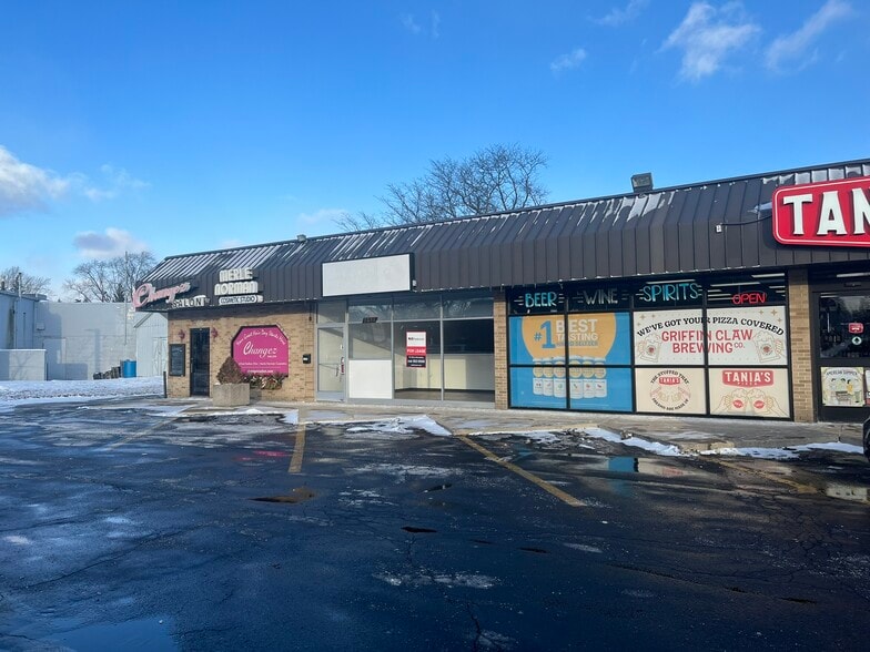 3202-3210 Crooks Rd, Royal Oak, MI for lease - Building Photo - Image 2 of 9