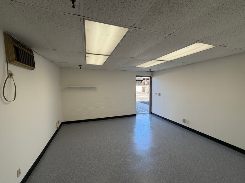 380 W Martin Luther King Blvd, Los Angeles, CA for lease - Building Photo - Image 2 of 9