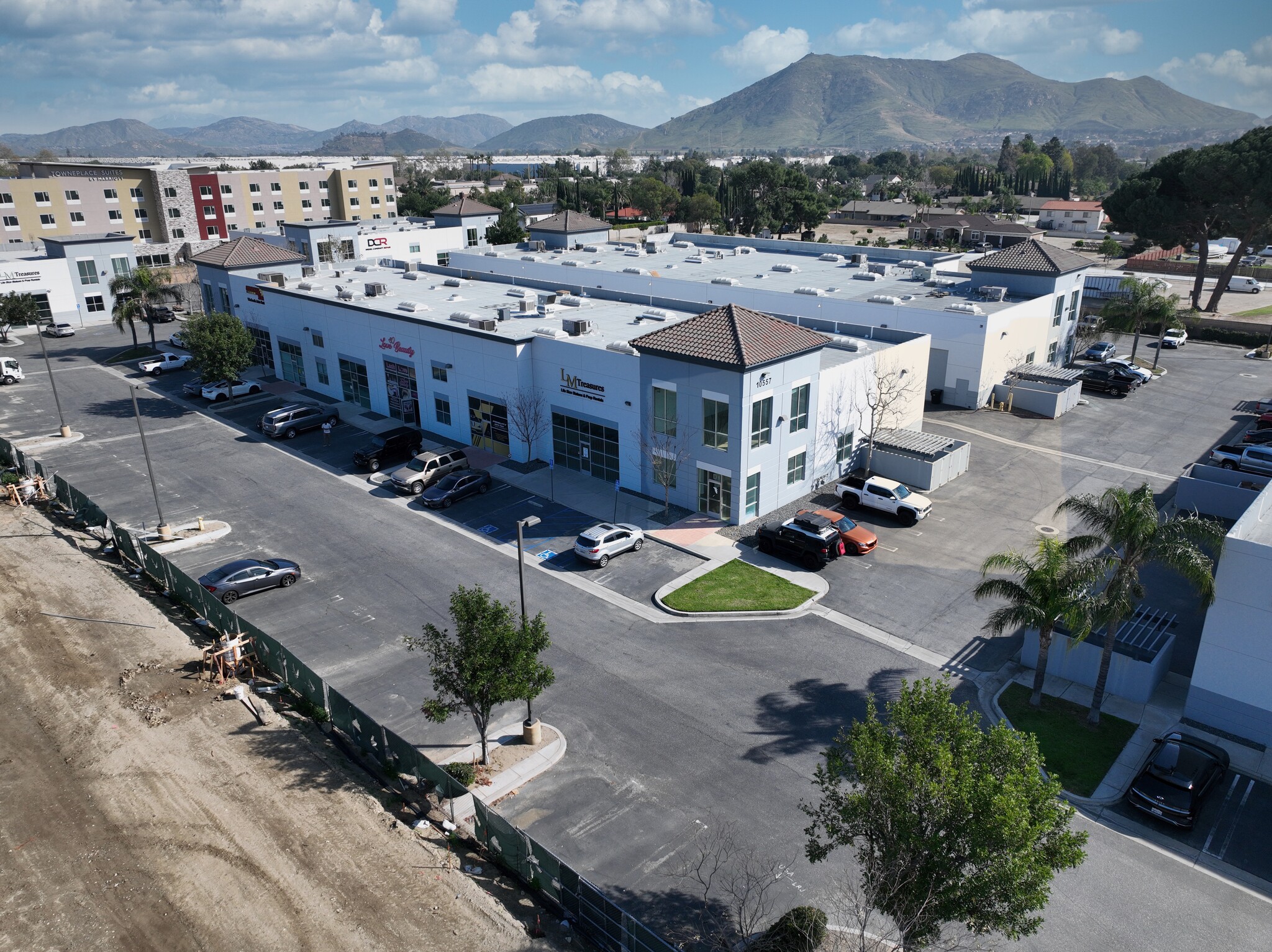 10557 Juniper Ave, Fontana, CA for lease Primary Photo- Image 1 of 5