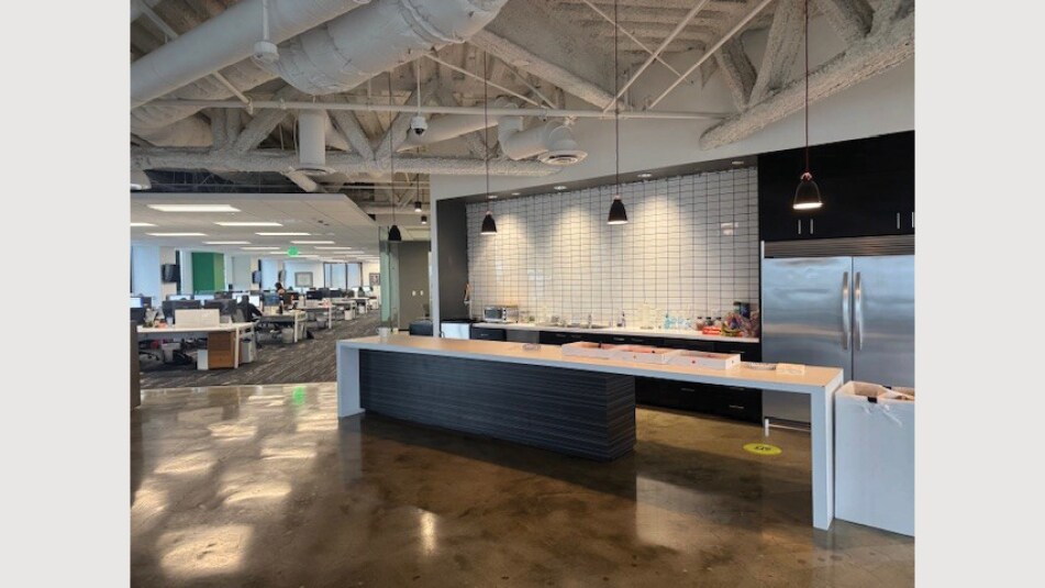 19800 MacArthur Blvd, Irvine, CA à louer - Photo du bâtiment - Image 3 de 8