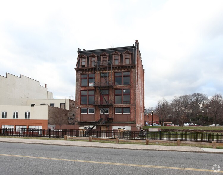21-23 Colony St, Meriden, CT à louer - Photo du bâtiment - Image 3 de 6