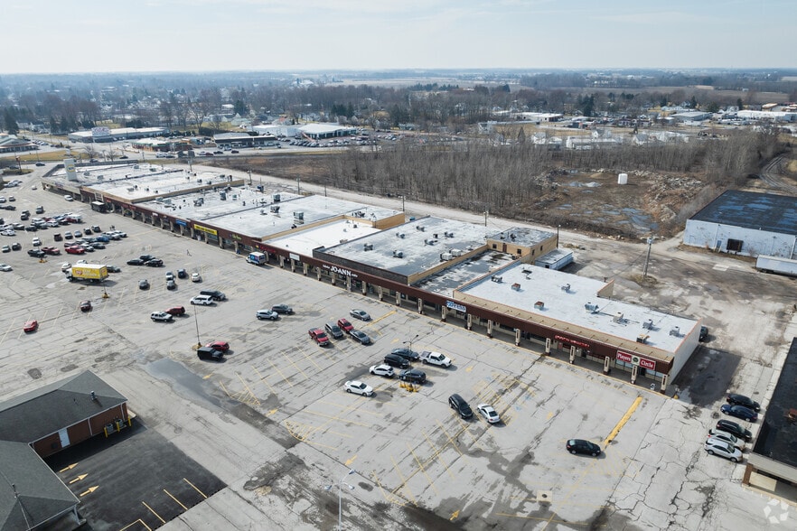 1044-1306 Oak Harbor Rd, Fremont, OH for lease - Building Photo - Image 3 of 7