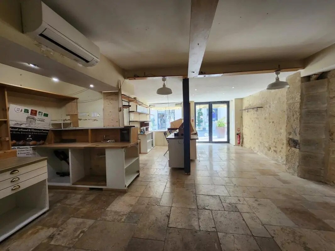 Retail in Montpellier for sale Interior Photo- Image 1 of 14