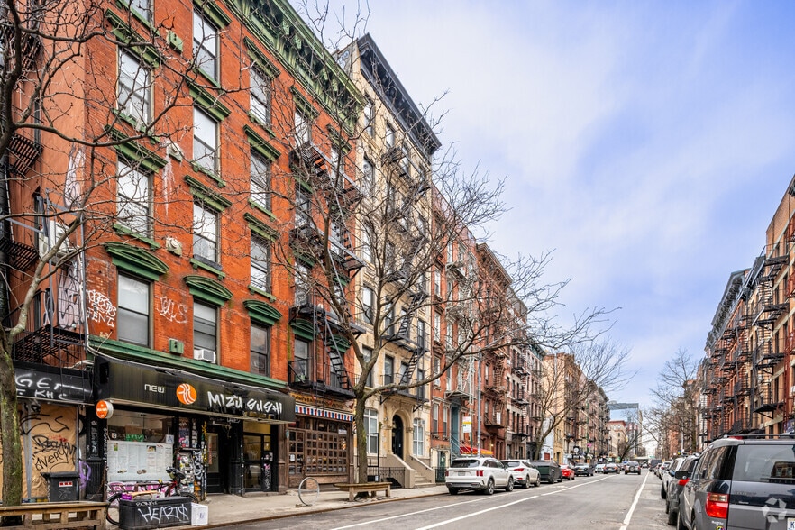 348 E 9th St, New York, NY for lease - Building Photo - Image 1 of 10