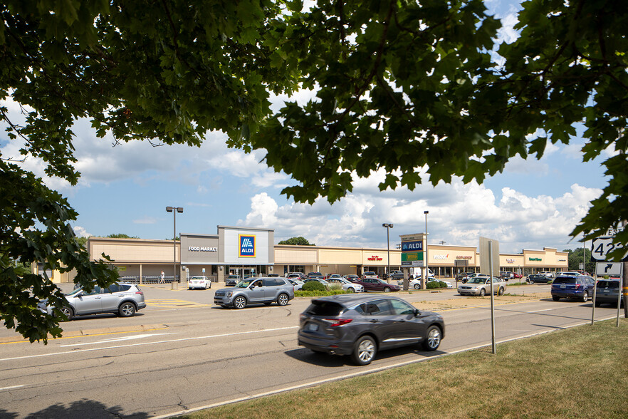 1049 N Main St, Butler, PA for lease - Building Photo - Image 1 of 7