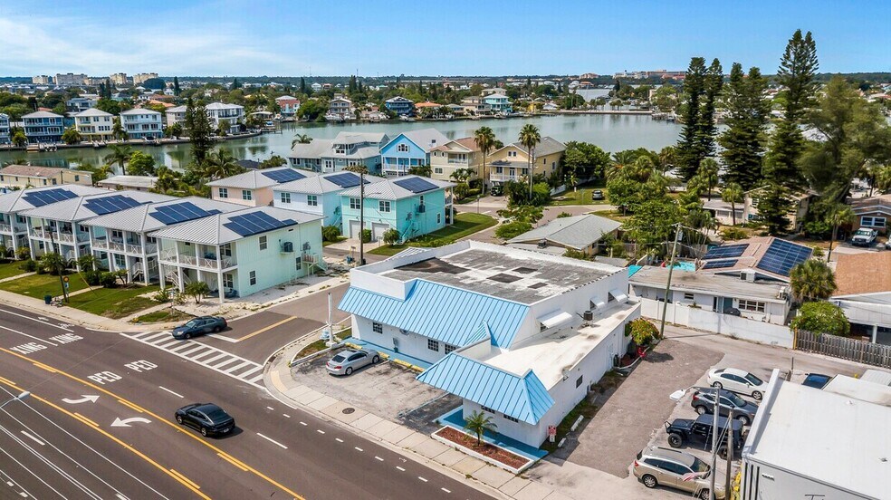 13495 Gulf Blvd, Madeira Beach, FL à vendre - Photo du bâtiment - Image 3 de 8