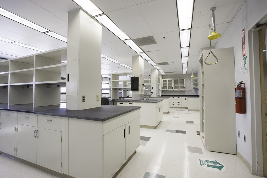 1041 Route 202/206, Bridgewater, NJ for lease - Interior Photo - Image 3 of 5