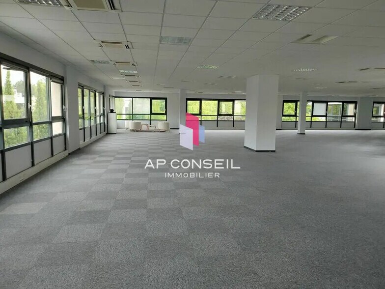 Bureau dans Guyancourt à louer - Photo du bâtiment - Image 1 de 9
