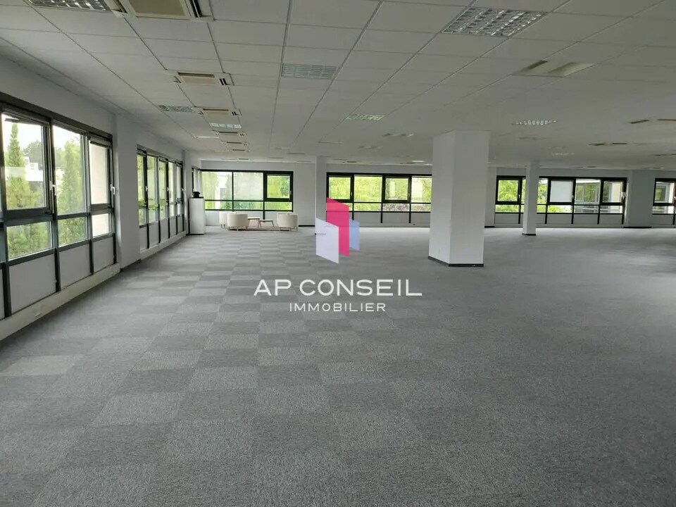 Office in Guyancourt for lease Building Photo- Image 1 of 10