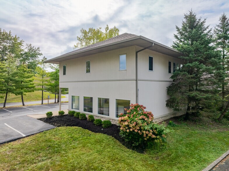 171 Green Meadows Dr S, Lewis Center, OH à louer - Photo du bâtiment - Image 3 de 25