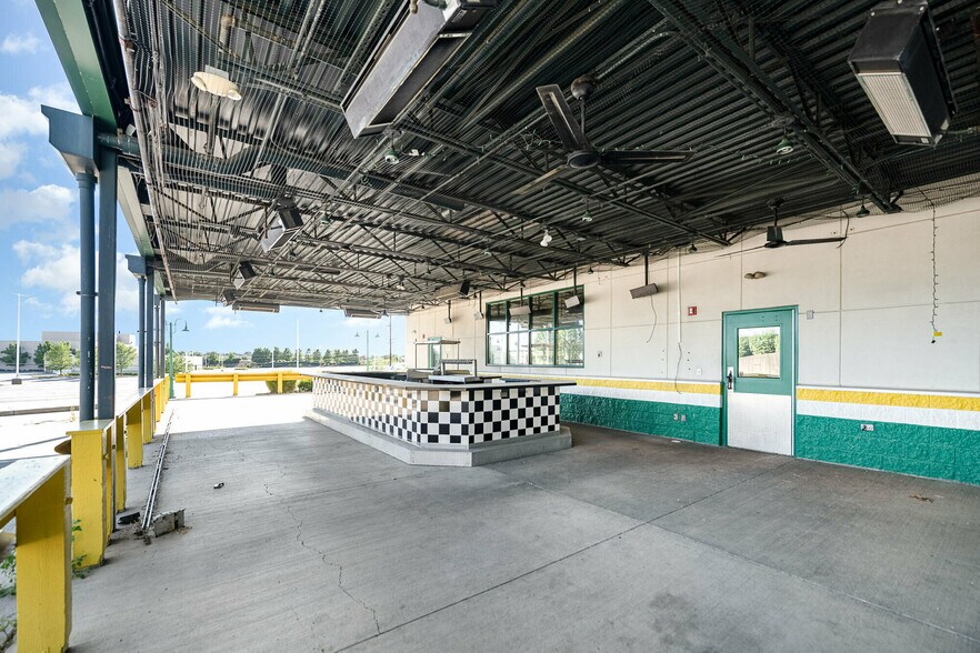 8025 Action Blvd, Florence, KY à louer - Photo du bâtiment - Image 2 de 6