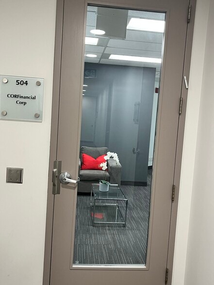 2001 Sheppard Ave E, Toronto, ON for lease - Building Photo - Image 2 of 13