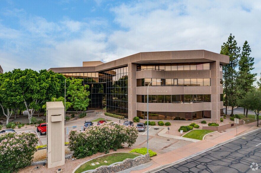2001 W Camelback Rd, Phoenix, AZ for lease - Primary Photo - Image 1 of 6