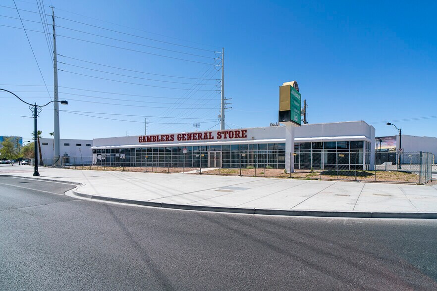 800 S Main St, Las Vegas, NV à vendre - Photo du bâtiment - Image 3 de 9