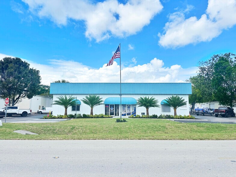 4573 Enterprise Ave, Naples, FL à vendre - Photo du bâtiment - Image 2 de 5