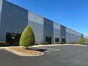 1430 West Pointe Dr, Charlotte, NC for lease Interior Photo- Image 1 of 1