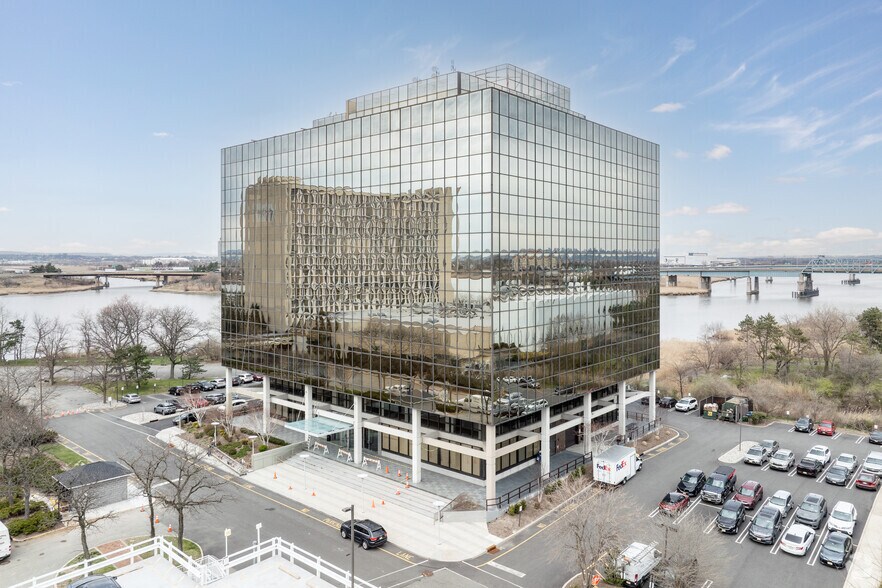 1 Harmon Plz, Secaucus, NJ à louer - Photo du bâtiment - Image 1 de 6