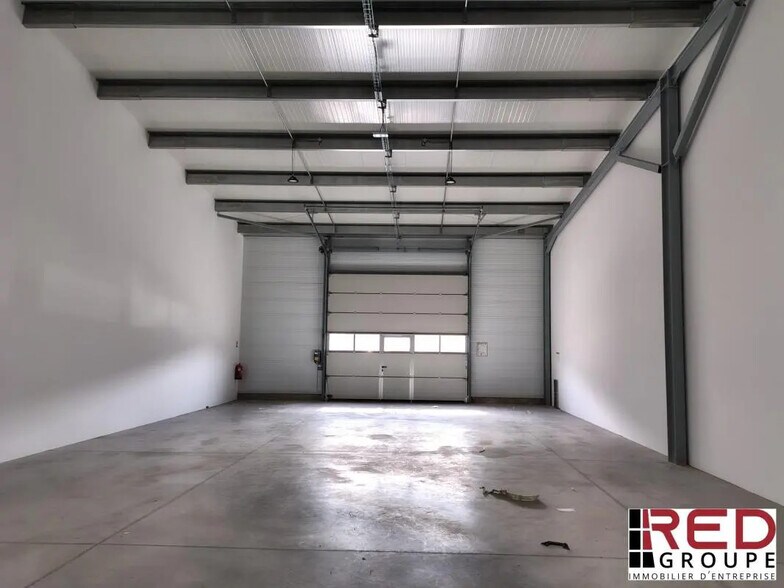 Industrial in Rousset for lease - Interior Photo - Image 2 of 6