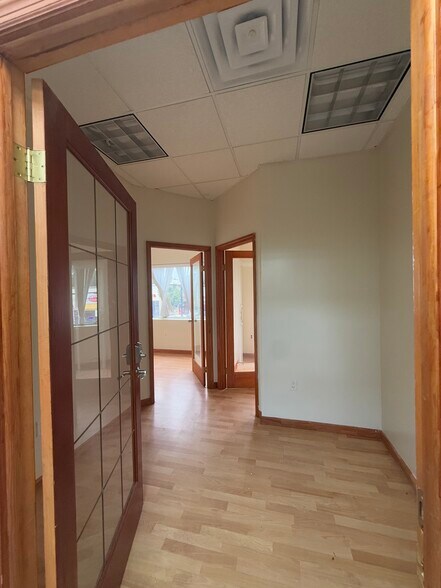 21701 Merrick Blvd, Springfield Gardens, NY à louer - Photo du bâtiment - Image 3 de 11